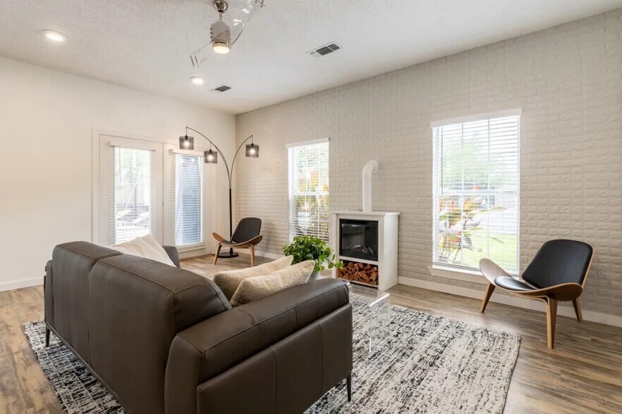 Building Photo - The Pointe at Westland