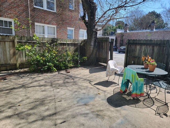 Building Photo - 2 bed / 2 bath w/Study on Wentworth St! ~ Available on May 30, 2025