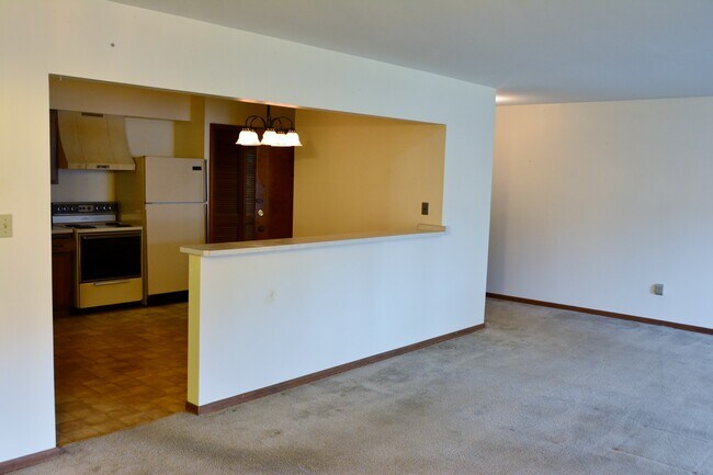 Building Photo - 301 E 1st Ave