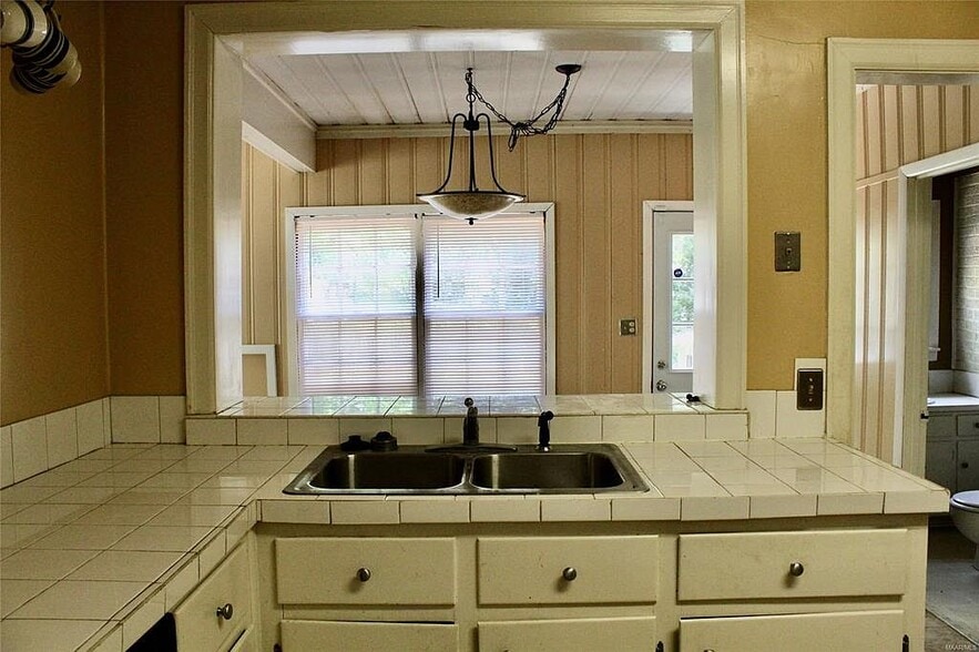 Kitchen - 2069 Gorgas St