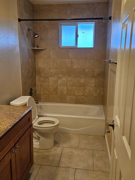 Bathroom - 874 Castlewood Dr