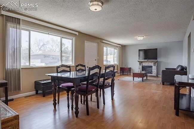 Building Photo - Charming 3 Bedroom in West Colorado Springs