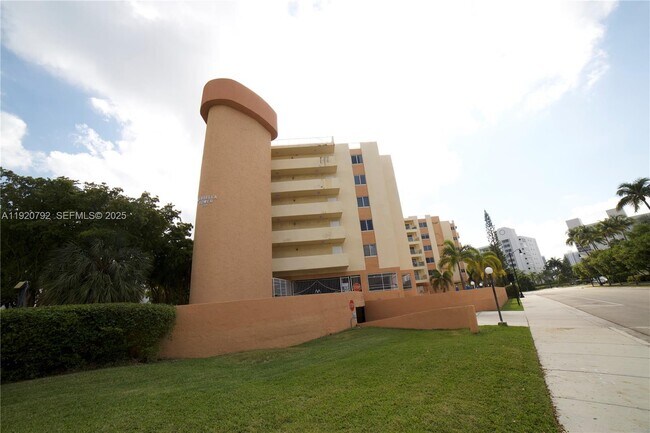 Building Photo - 200 178th Dr