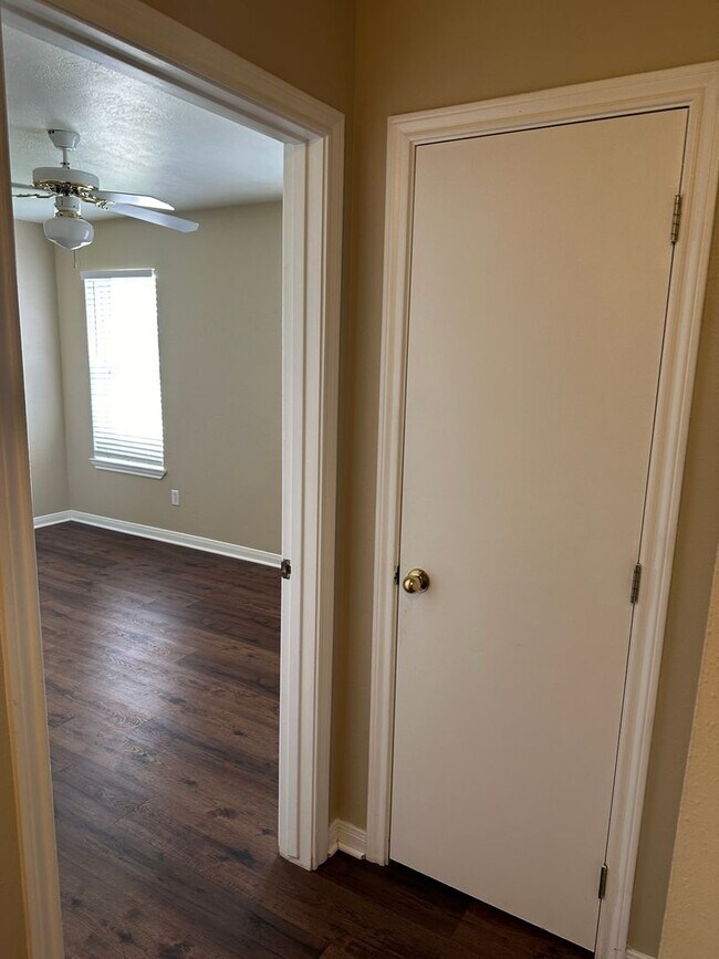 Building Photo - College Station - 4 bedroom - 4 bath - Fenced in yard / Home in Steeplechase Neighborhood.