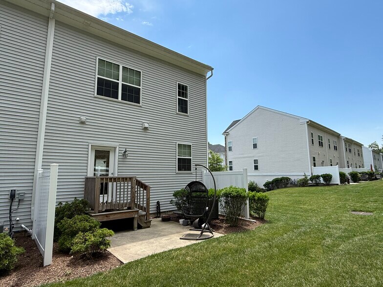 Building Photo - 502 Parkview Ln