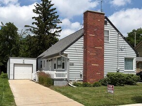 Building Photo - 208 Wright St