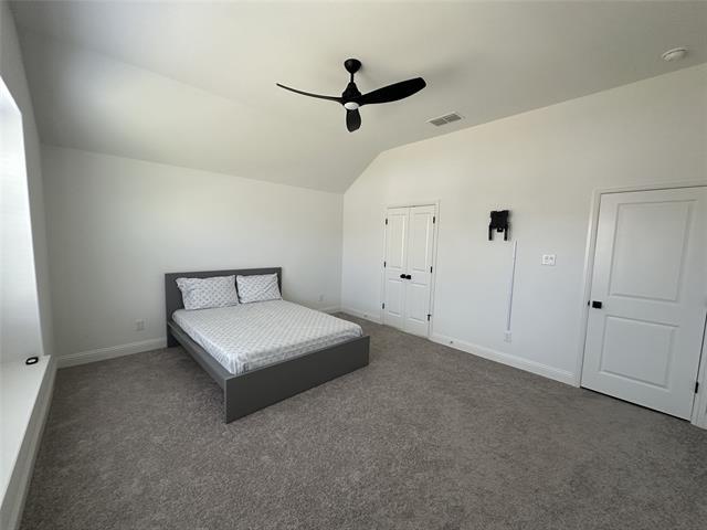 Building Photo - 3320 Oak Ln