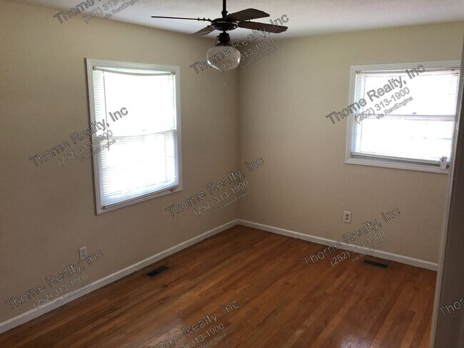 Building Photo - 1711 Woodlawn Dr