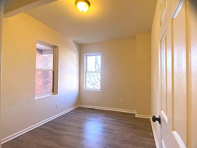 Building Photo - BEAUTIFULLY RENOVATED TOWNHOME IN ALLENTOW...