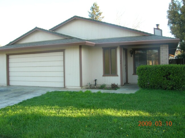 Primary Photo - Updated 3 Bedroom 2 Bathroom Home in Woodland