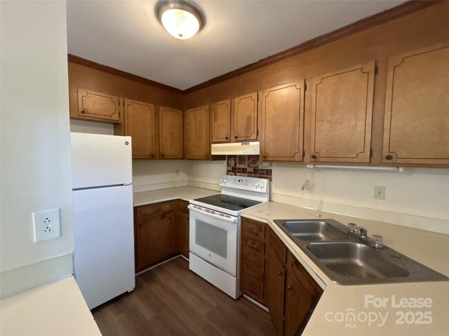 Building Photo - 6506 Doubletree Dr
