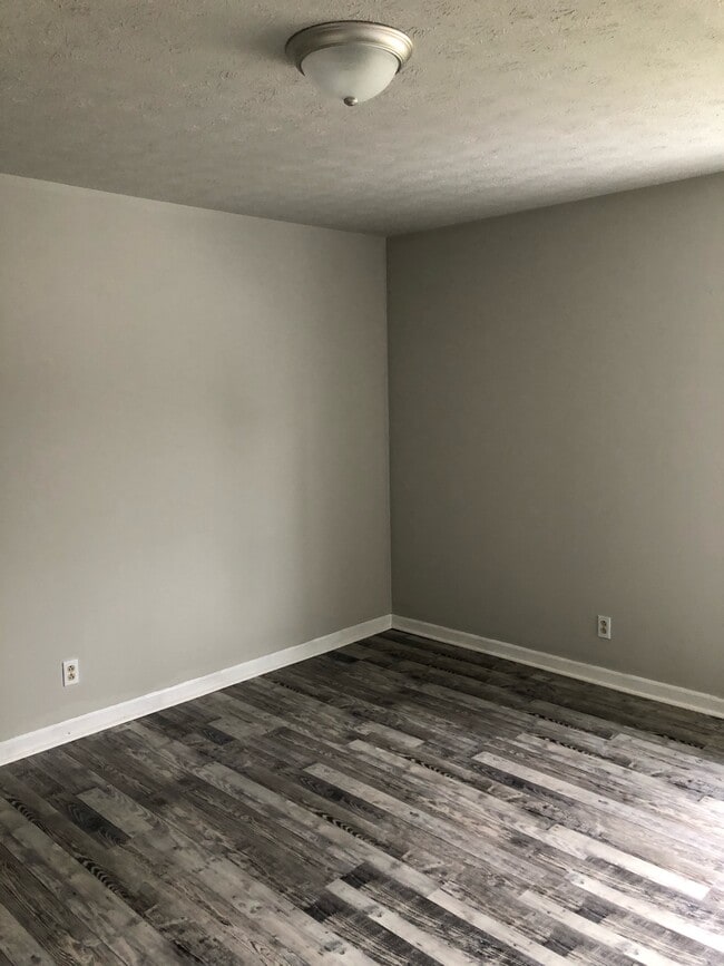 Building Photo - 123 Holly Ct