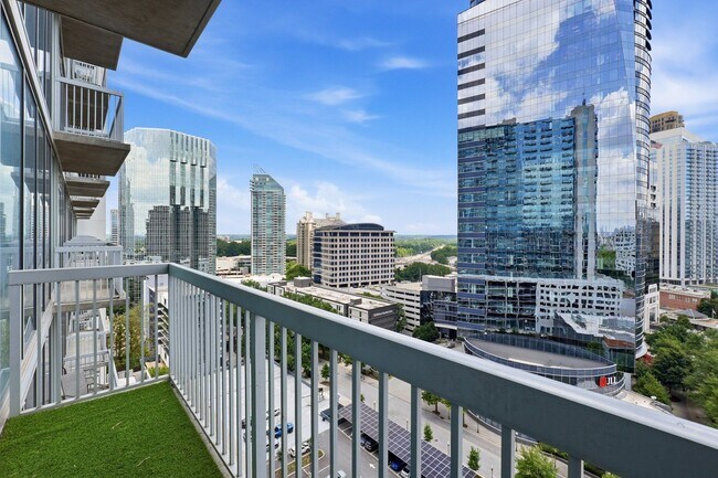 Building Photo - One bedroom condo located in heart of Buckhead!