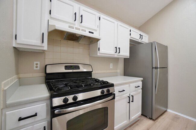 Building Photo - 508 Greenlawn Blvd