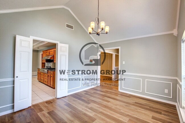 Building Photo - 3914 Meadow Dr