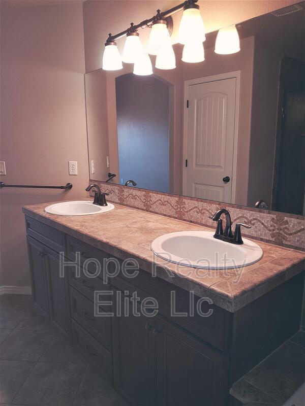 Building Photo - 1555 Promontory Bluff View
