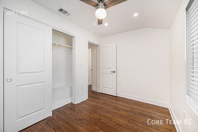 Building Photo - Renovated 2 Bed + Den Townhome in South Plaza