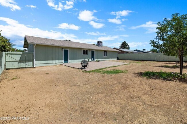 Building Photo - 3620 N Treasure Dr