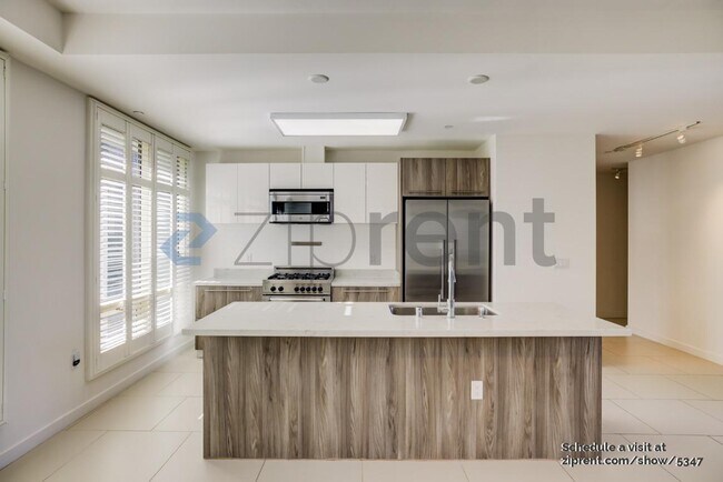 Building Photo - 1789 Washington St