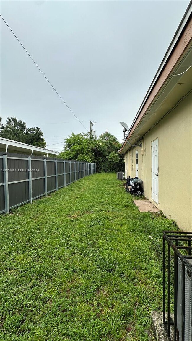 Building Photo - 414 NW 15th Way