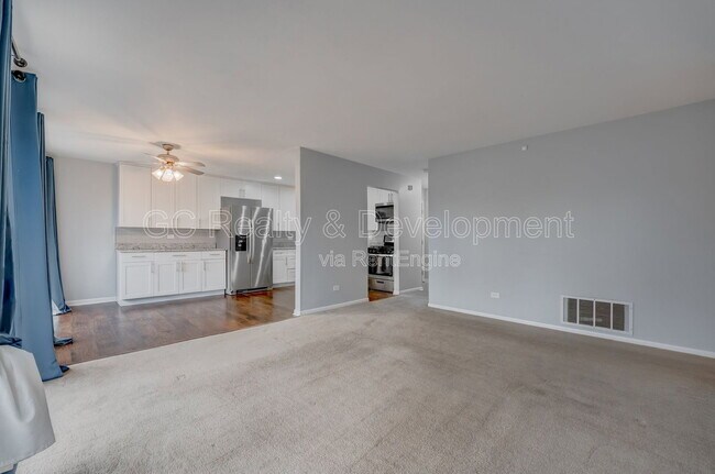 Building Photo - 5850 Fresno Ct