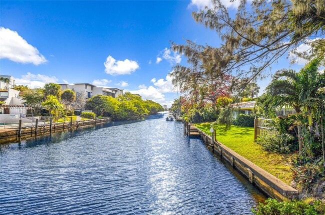 Building Photo - 130 S Cypress Rd