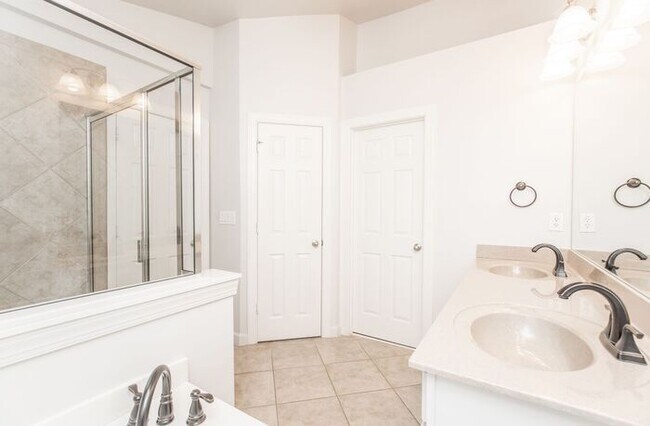 Building Photo - 2069 Cobblestone Cir NE