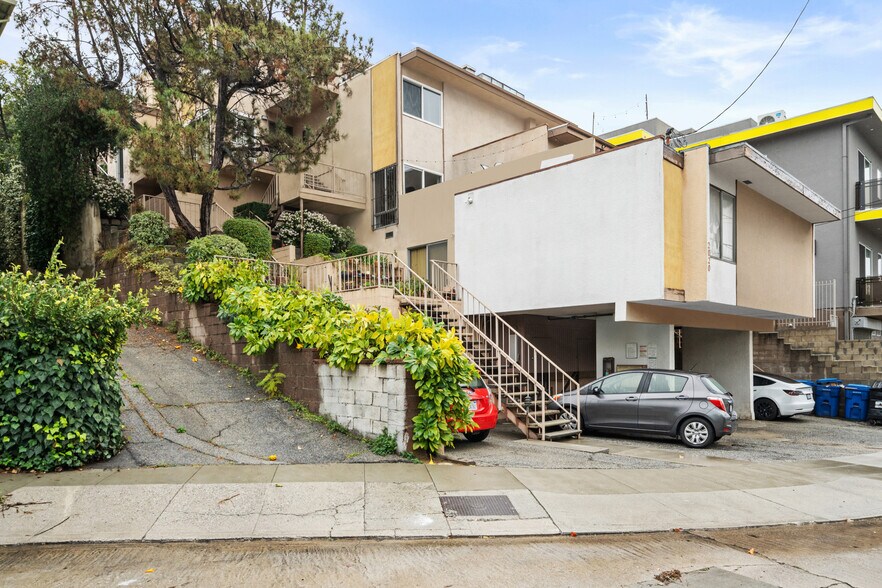 Building Photo - 2020 Rodney Dr