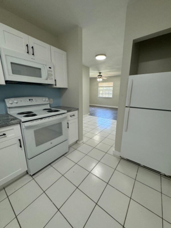 Building Photo - 260 20th Ave S