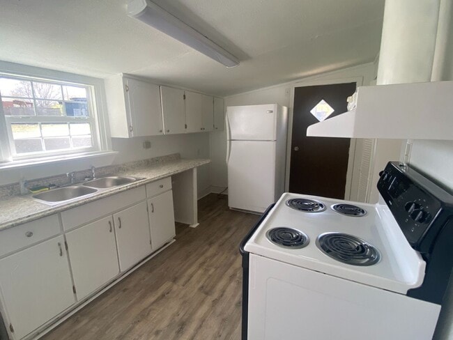 Building Photo - 2 Bed, 1 Bath Home in Taylors is Available