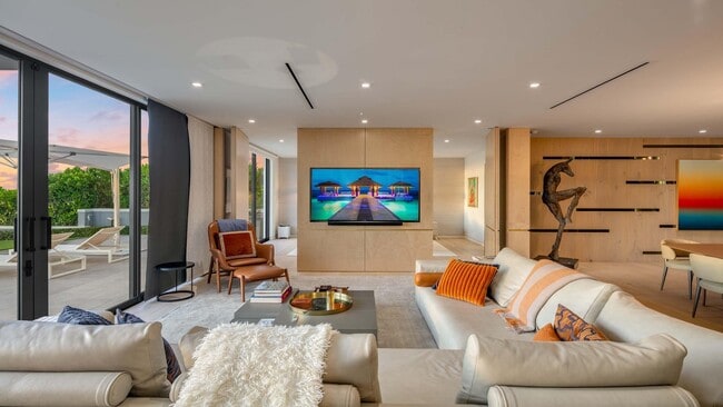 Building Photo - 6029 Old Ocean Blvd