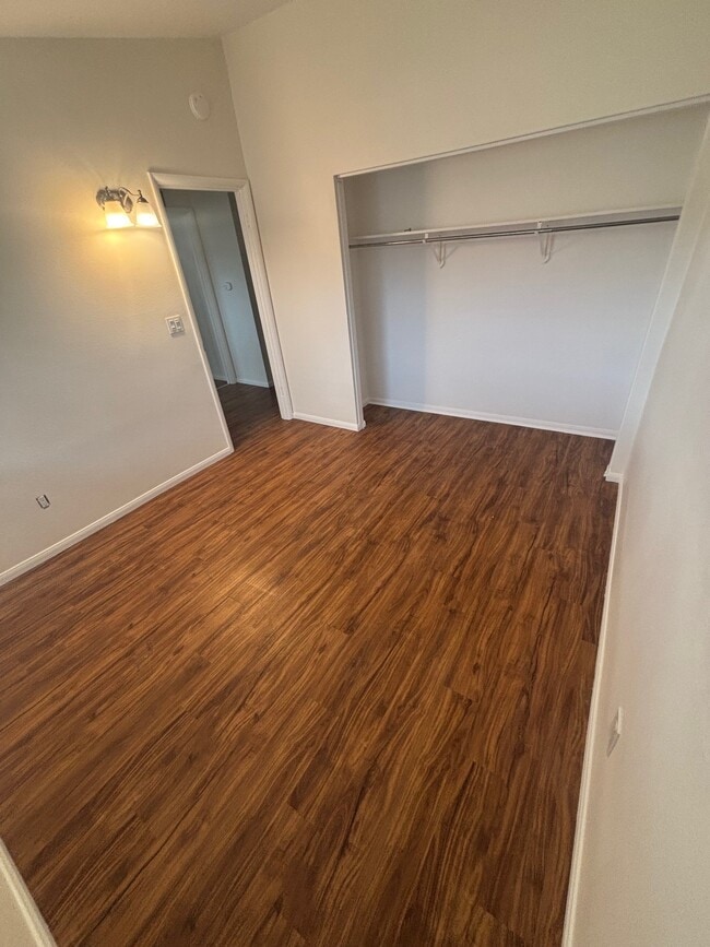 Building Photo - 379 Roberts Ave