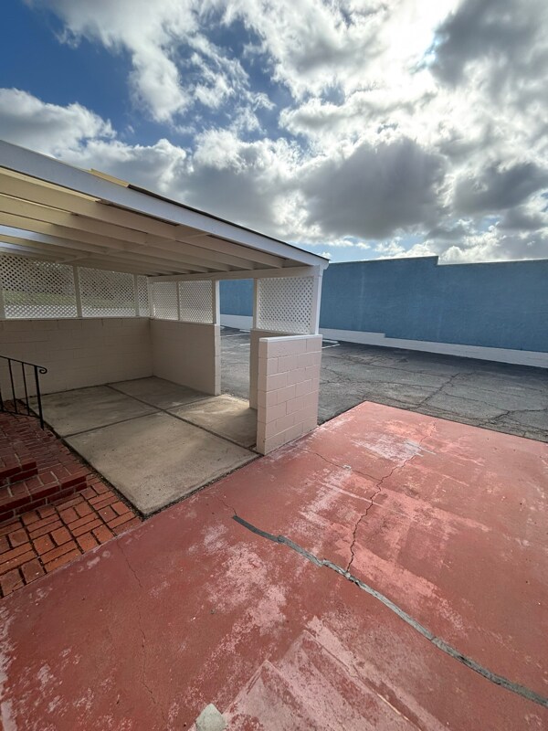 Building Photo - 626 Civic Center Dr