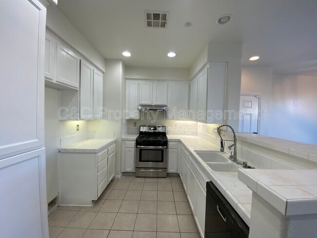 Building Photo - 24724 Ambervalley Ave