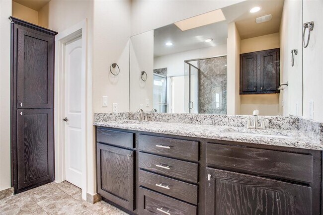 Building Photo - 4323 Dickason Ave