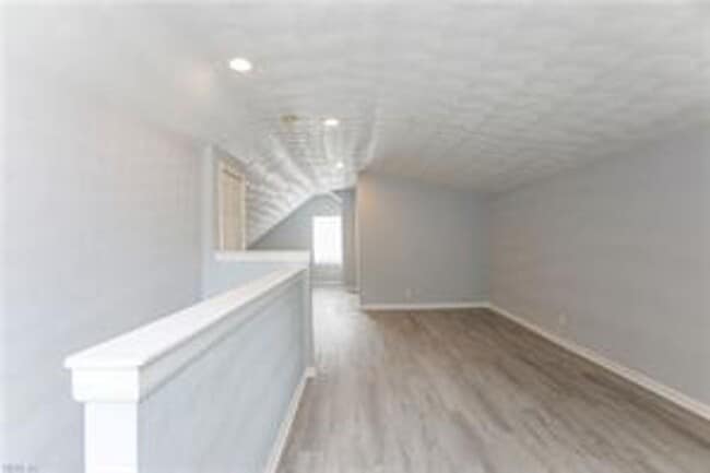 Building Photo - Renovated 3 bed, 1.5 bath Single-Family
