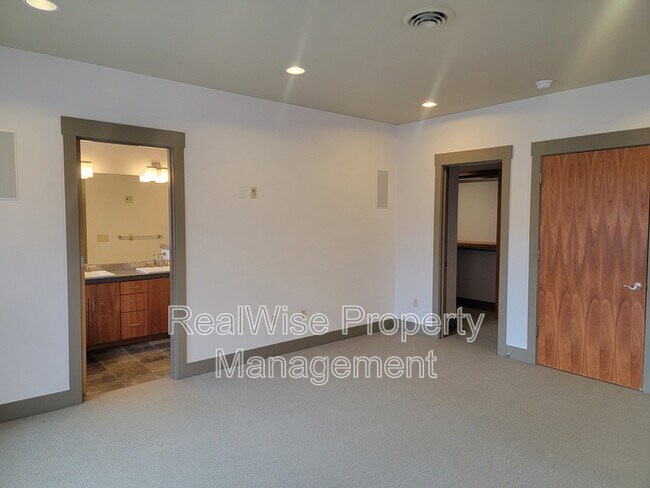 Building Photo - 16 SW Wall St