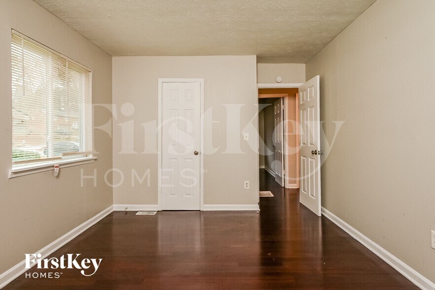 Building Photo - 2211 Cherokee Valley Cir