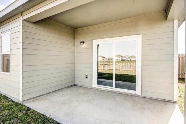 Building Photo - 5002 Highland Spgs Dr