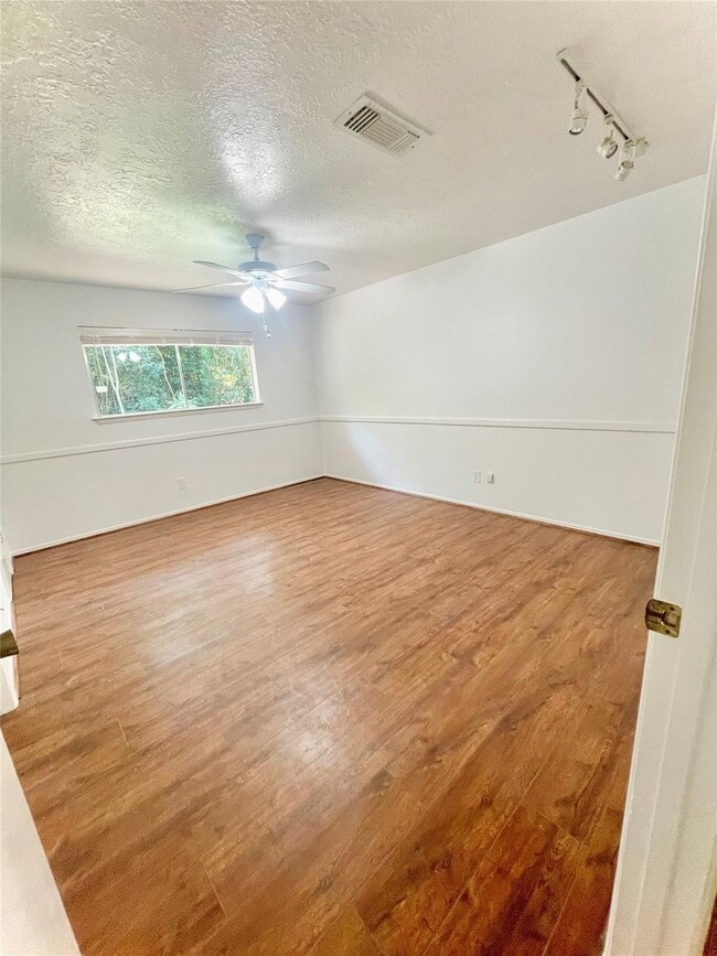 Building Photo - 3126 Village Woods Dr