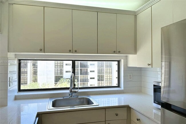 Building Photo - 16919 N Bay Rd