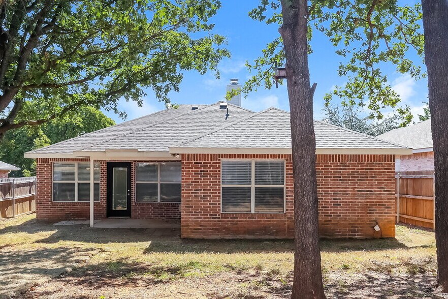 Building Photo - 1302 Hidden Glade Dr