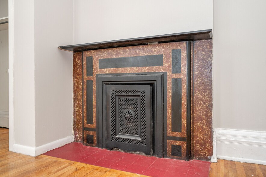 Building Photo - 120 Lyon St