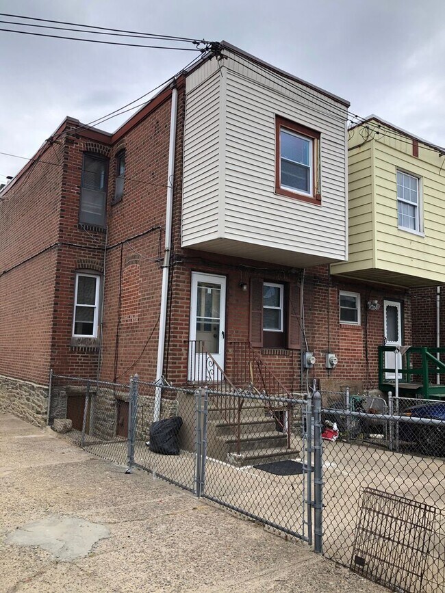 Building Photo - Gorgeous Home - Holmesburg