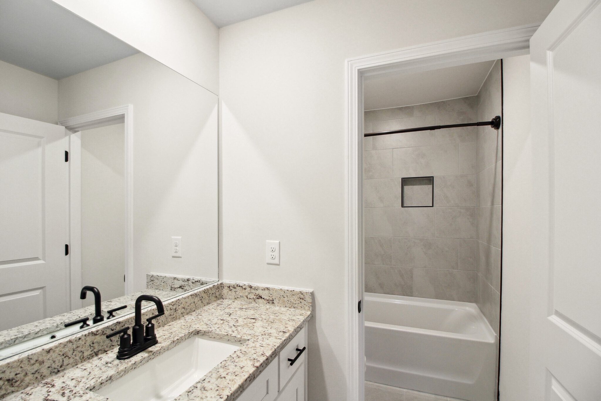 Building Photo - 3220 Azteca Way