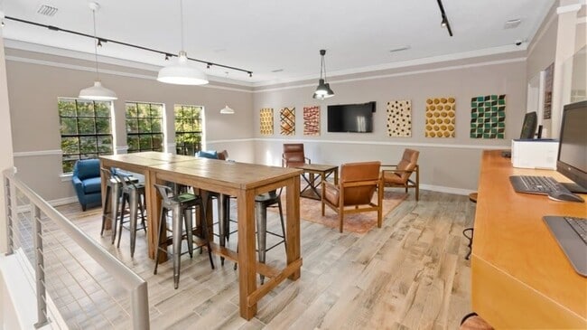 Building Photo - 18800 Lina St