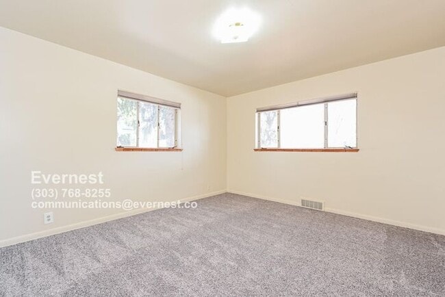 Building Photo - Charming 3-Bedroom Home in Prime Englewood...