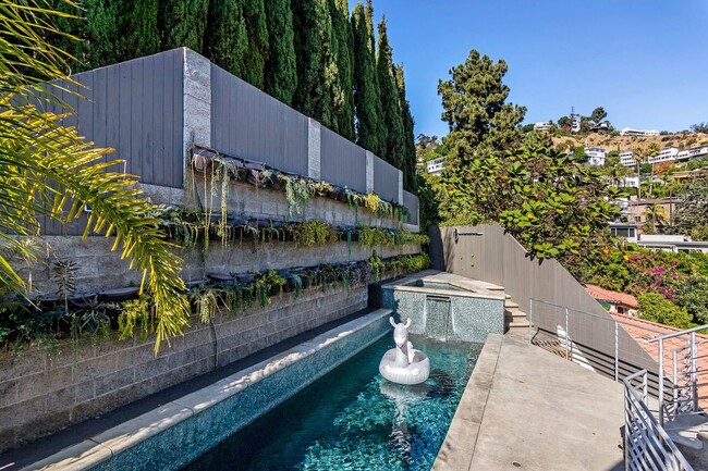 Building Photo - 8827 Evanview Dr