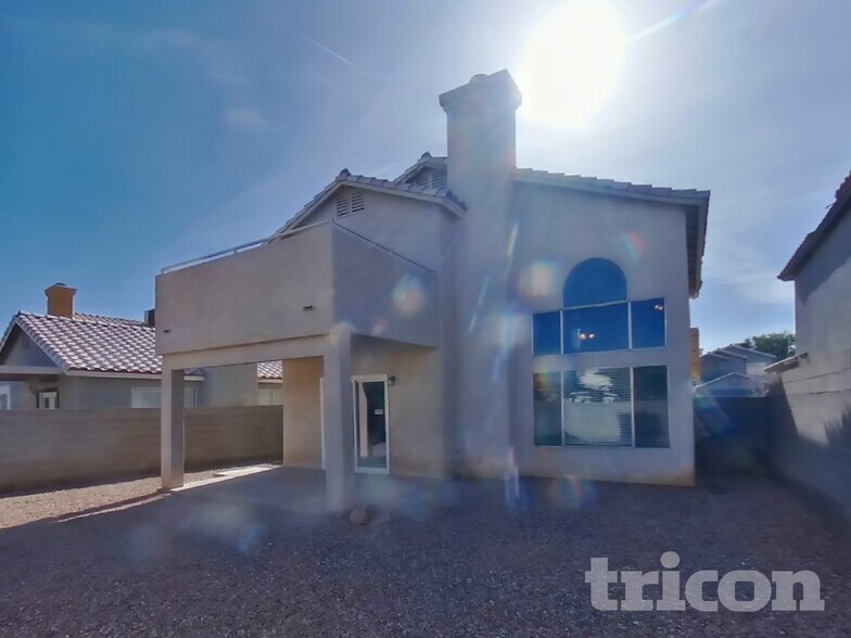 Building Photo - 5646 Roundrock Dr