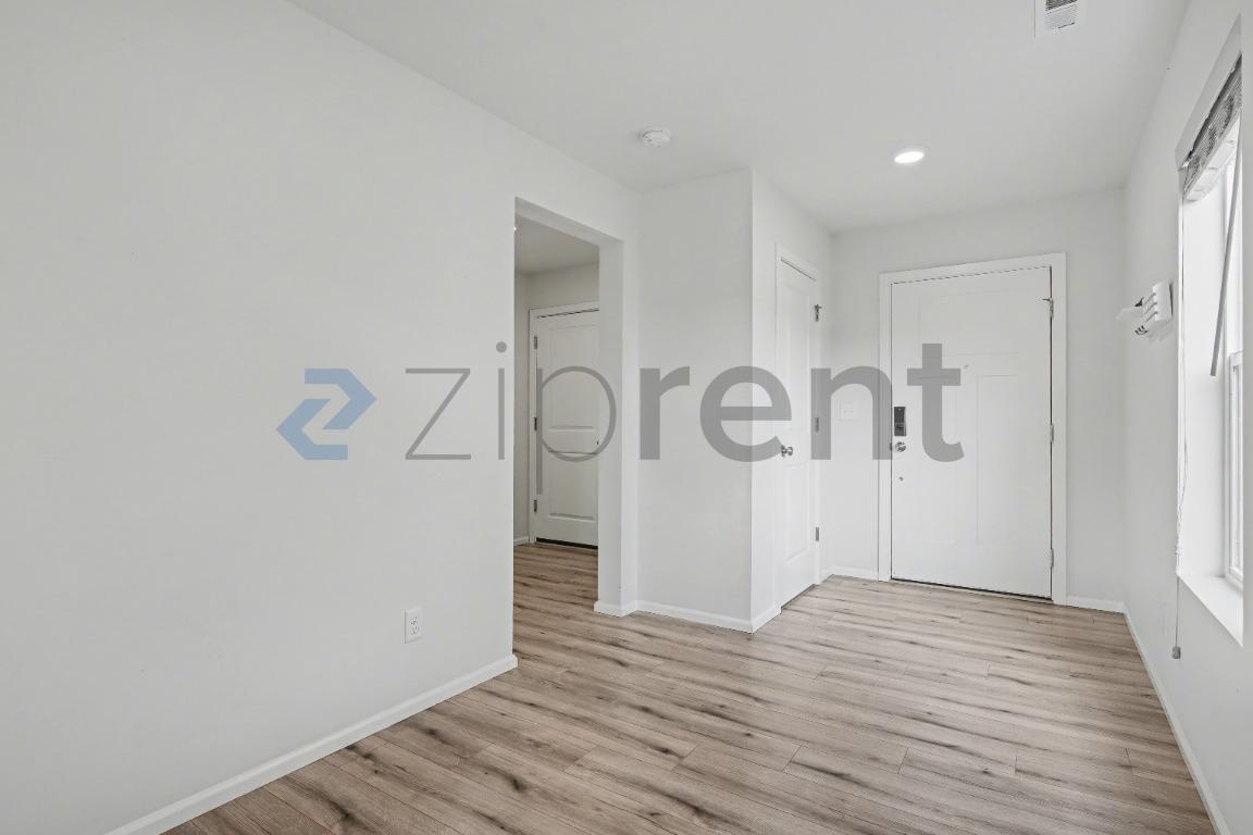 Building Photo - 9168 Candytuft Ln SE